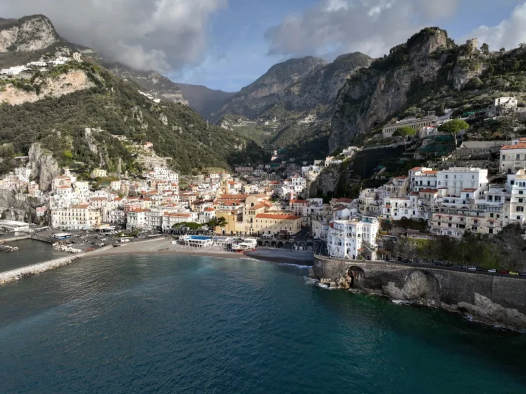 vom flughafen zur amalfiküste: einblick in den positano-transfer