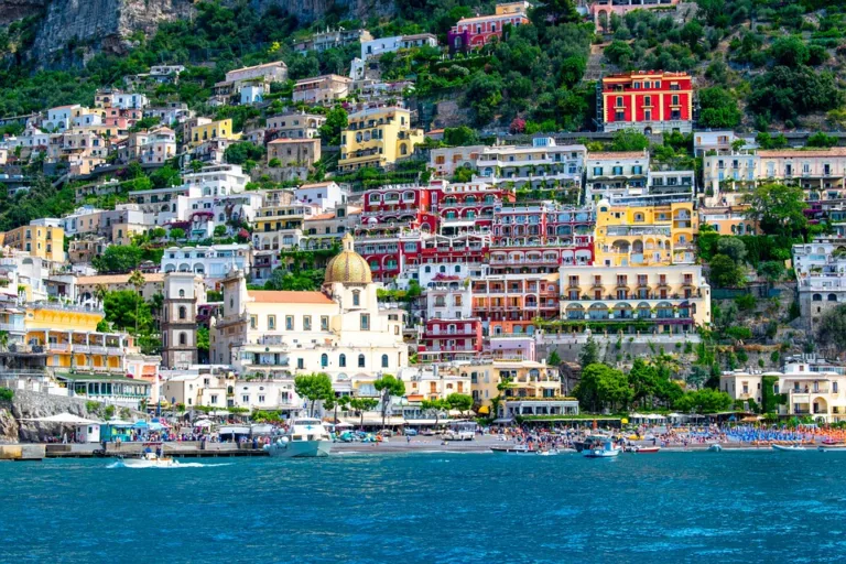 erleben sie eine reibungslose reise: wie man von neapel nach positano umsteigt